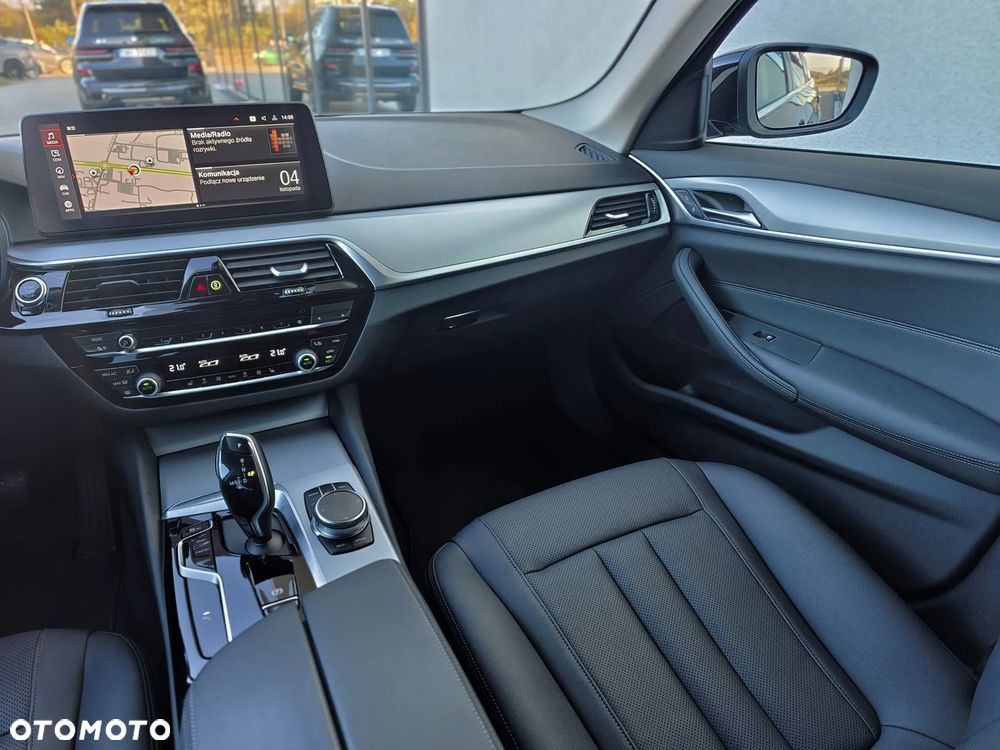 BMW Seria 5 ver-520d-touring - 8