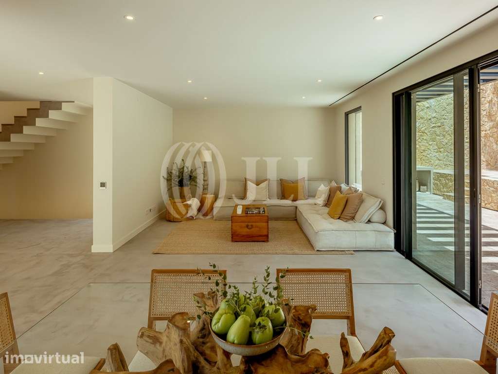 Moradia T3+1 com jardim, piscina e garagem, no Estoril - Grande imagem: 3/45