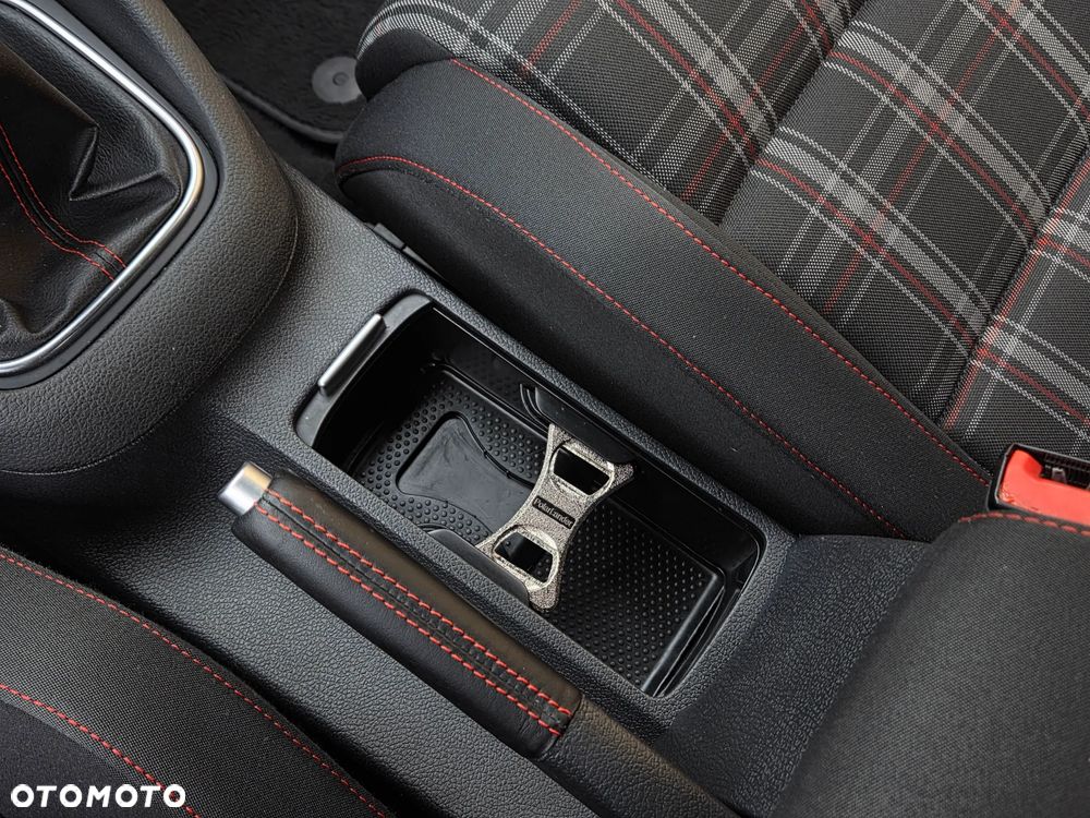 Volkswagen Golf 2.0 GTI - 33