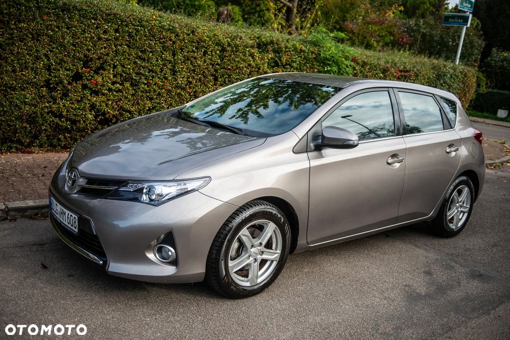 Toyota Auris 1.6 Valvematic Edition - 10