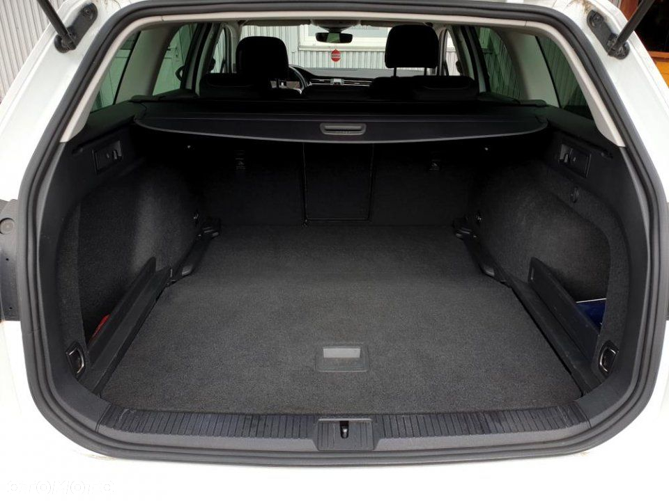 Volkswagen Passat - 34