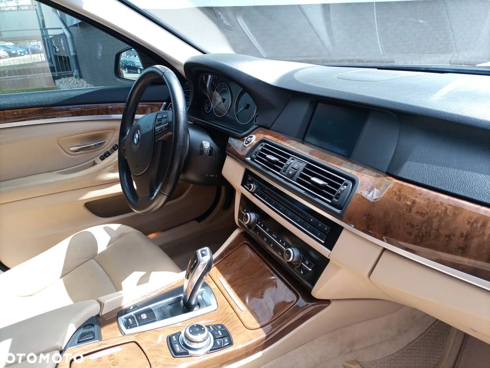 BMW Seria 5 525d - 14