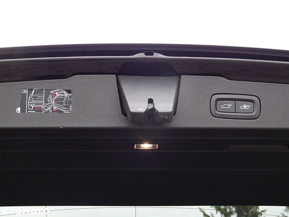 Volvo XC 60 B4 D Plus Dark - 23