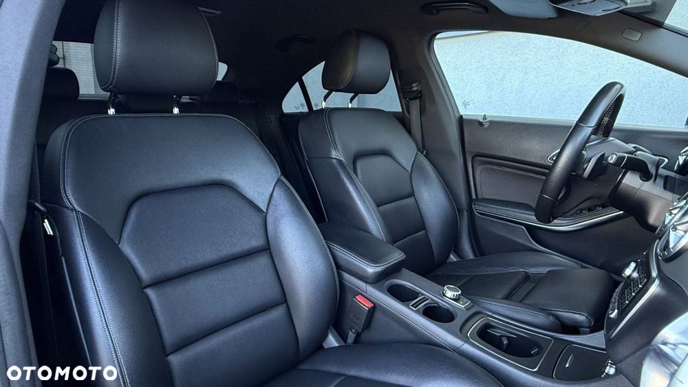 Mercedes-Benz CLA 200 7G-DCT Urban - 29