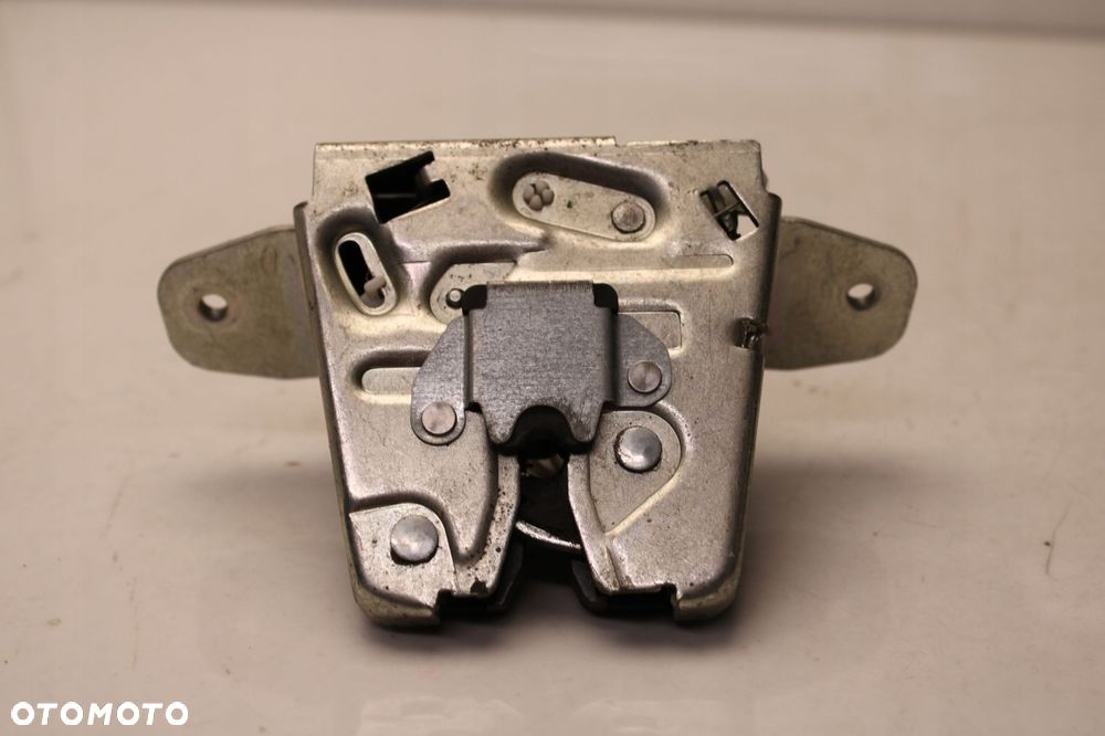 mercedes w212 09r- zamek klapy bagażnika tył tylny kombi  a2047400635 - 5