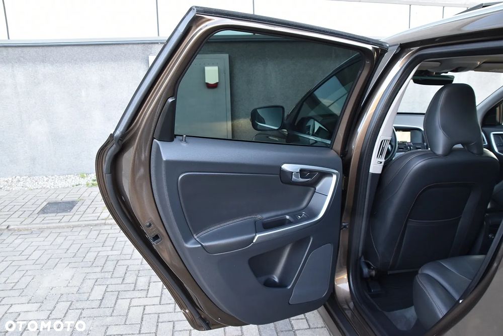 Volvo XC 60 D4 Geartronic Summum - 17