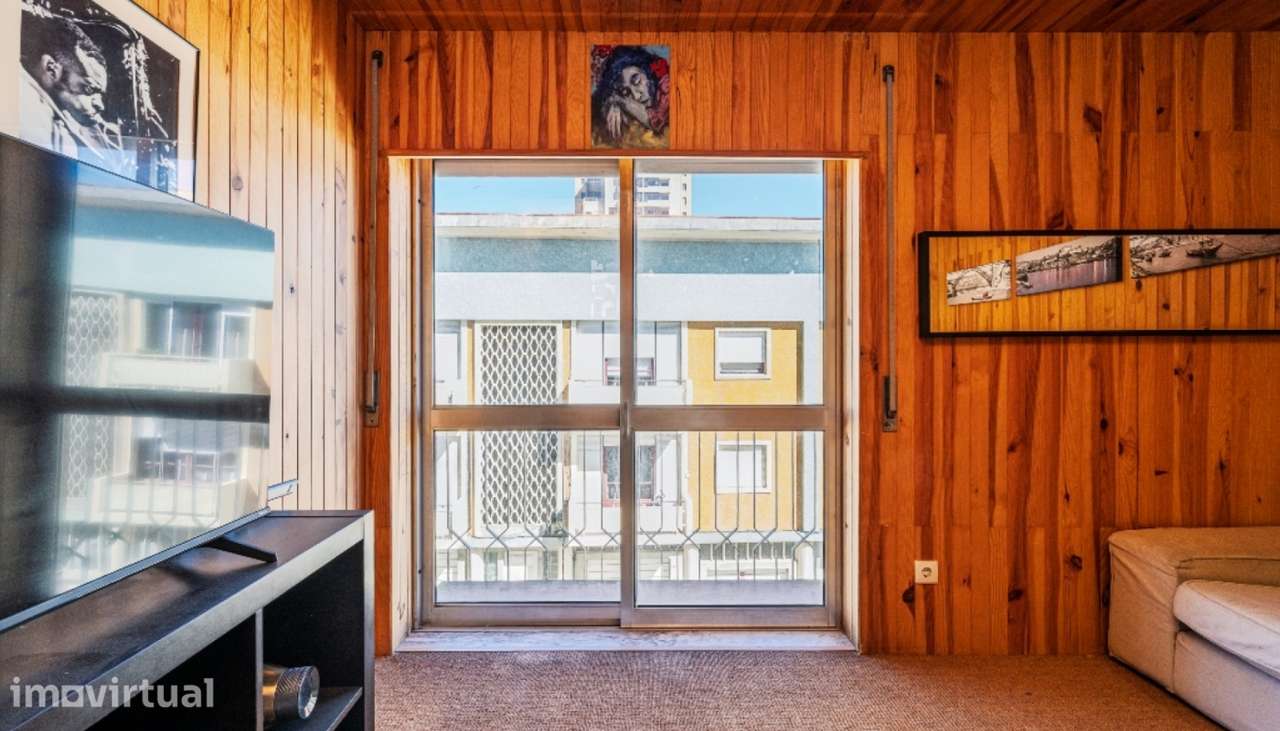 Apartamento com varandas para venda em zona central do Porto - Grande imagem: 2/24