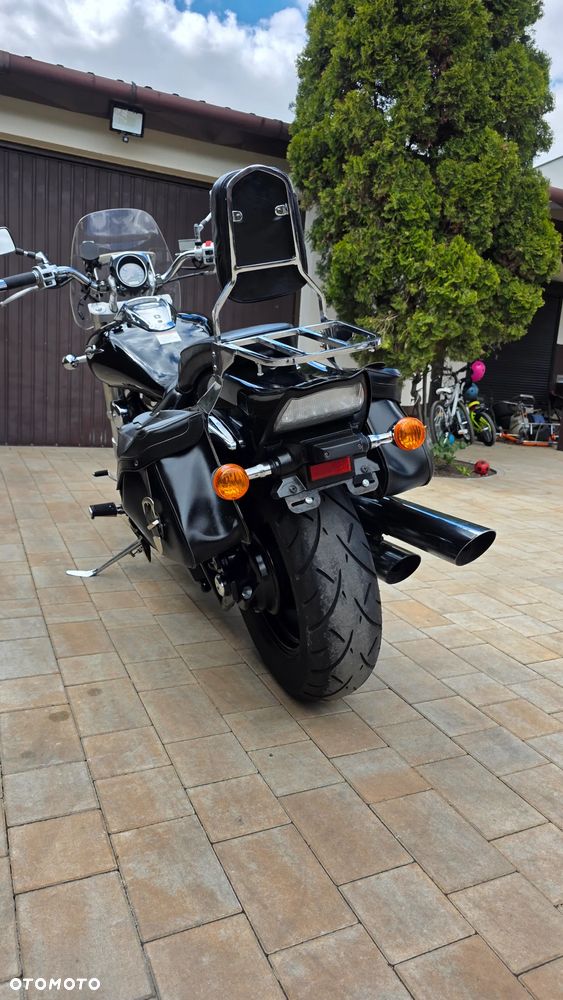 Suzuki Intruder - 21