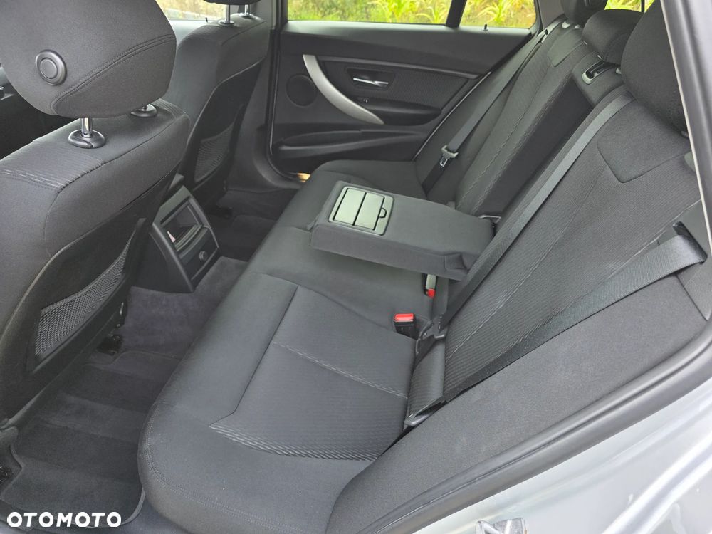 BMW Seria 3 318d - 19