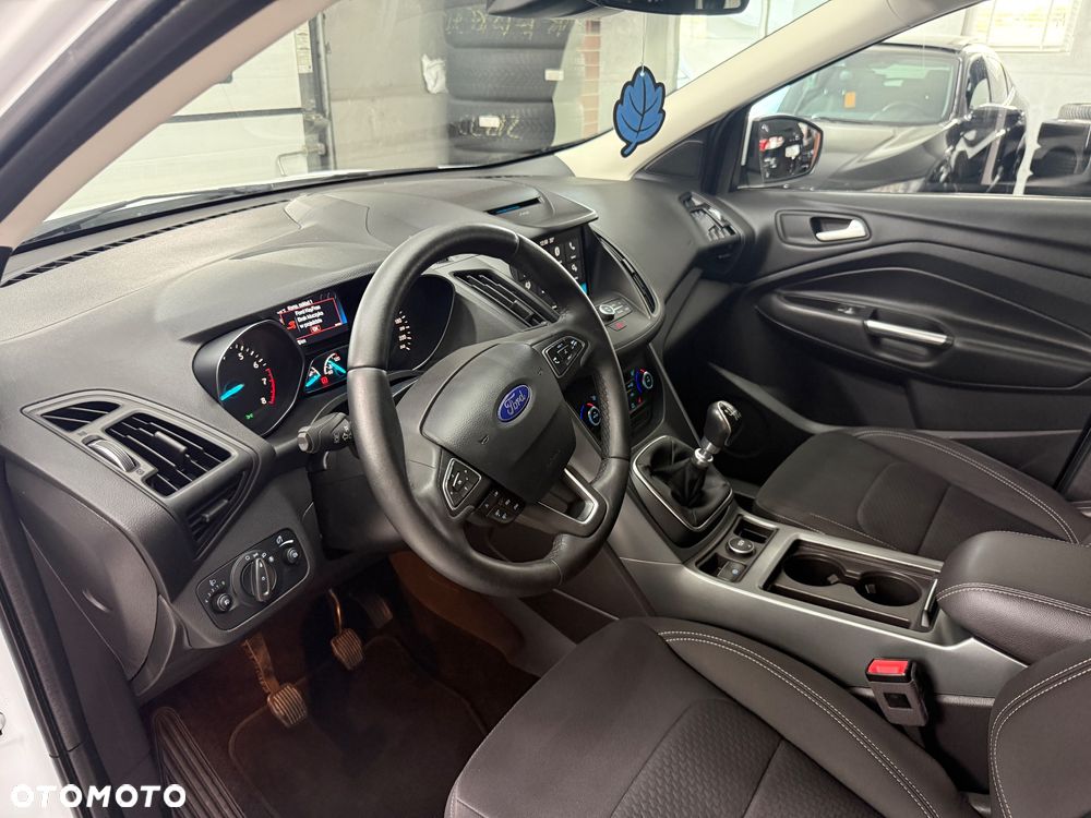 Ford Kuga 1.5 EcoBoost 2x4 Titanium - 17