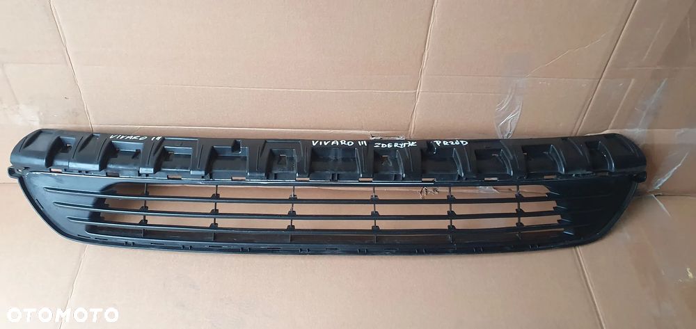 Kratka zderzaka środkowa przód Opel Vivaro B Trafic III 93868858 622543504R - 4