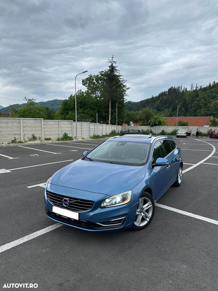 Volvo V60 D6 Plug-In-Hybrid AWD Geartronic Summum - 1