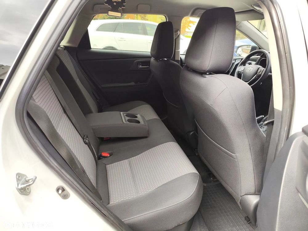 Toyota Auris - 13