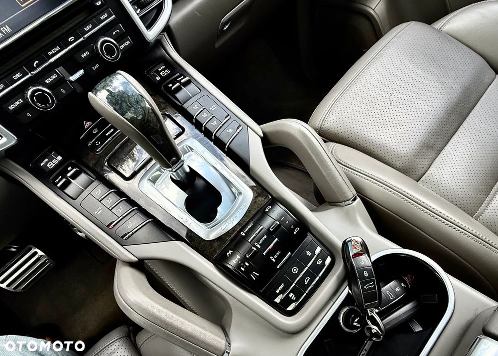 Porsche Cayenne Turbo - 4