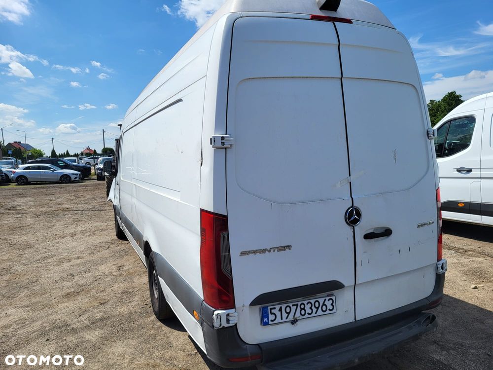 Mercedes-Benz Sprinter - 4