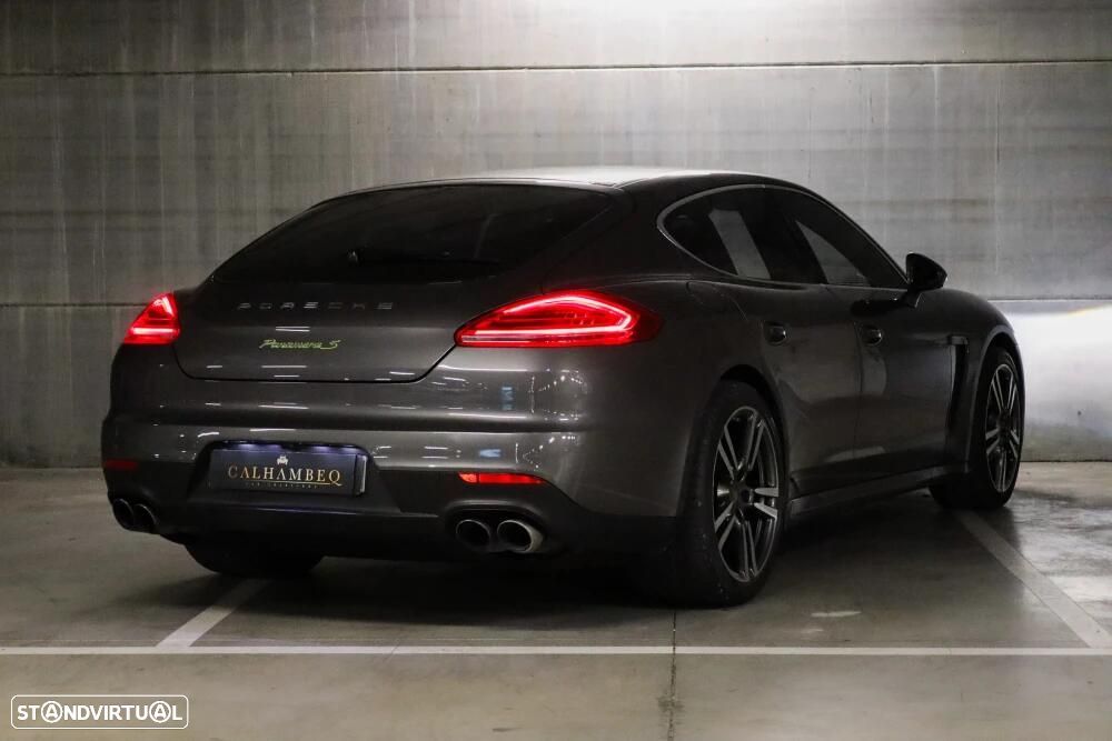 Porsche Panamera - 4