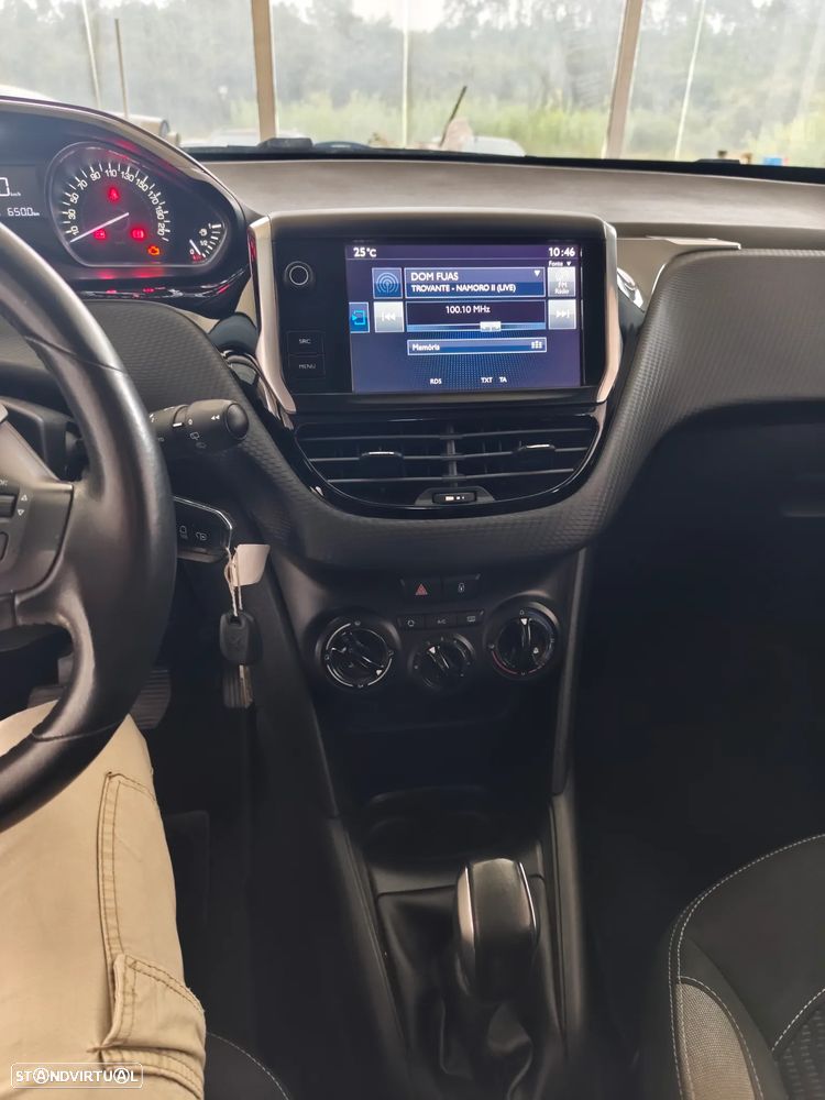Peugeot 208 1.2 PureTech Style - 8