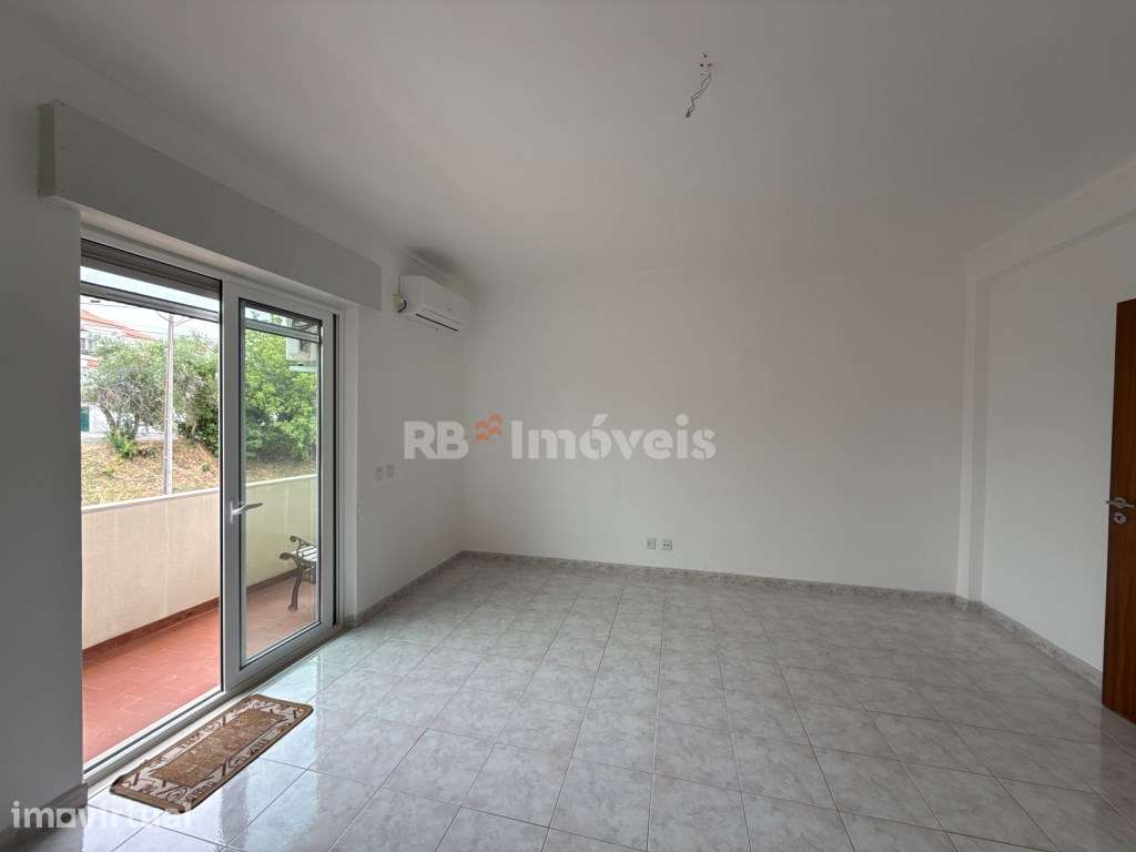 Apartamento T2 Sótão e Jardim em Abrantes - Grande imagem: 2/19