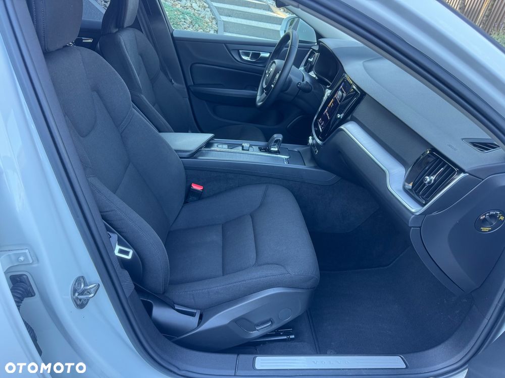 Volvo V60 B3 B Momentum Core - 13