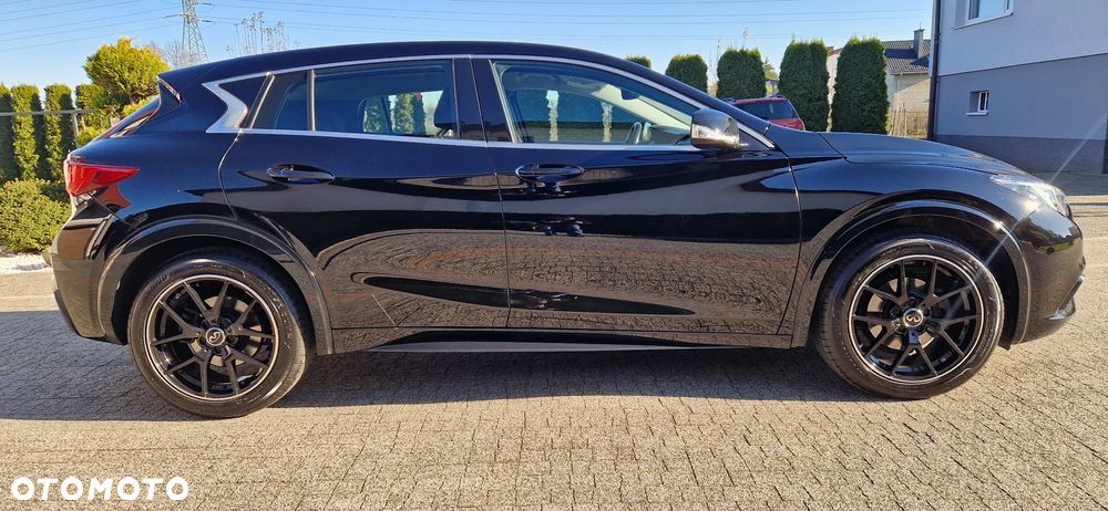 Infiniti Q30 - 5