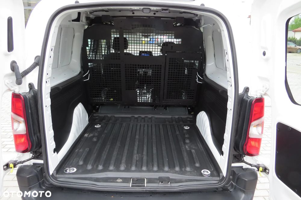 Toyota Proace City 1.2 D-4t 130km A/t Long Brygadówka - 30
