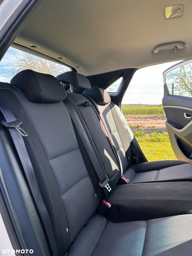 Hyundai i30 blue 1.6 CRDi Premium - 13