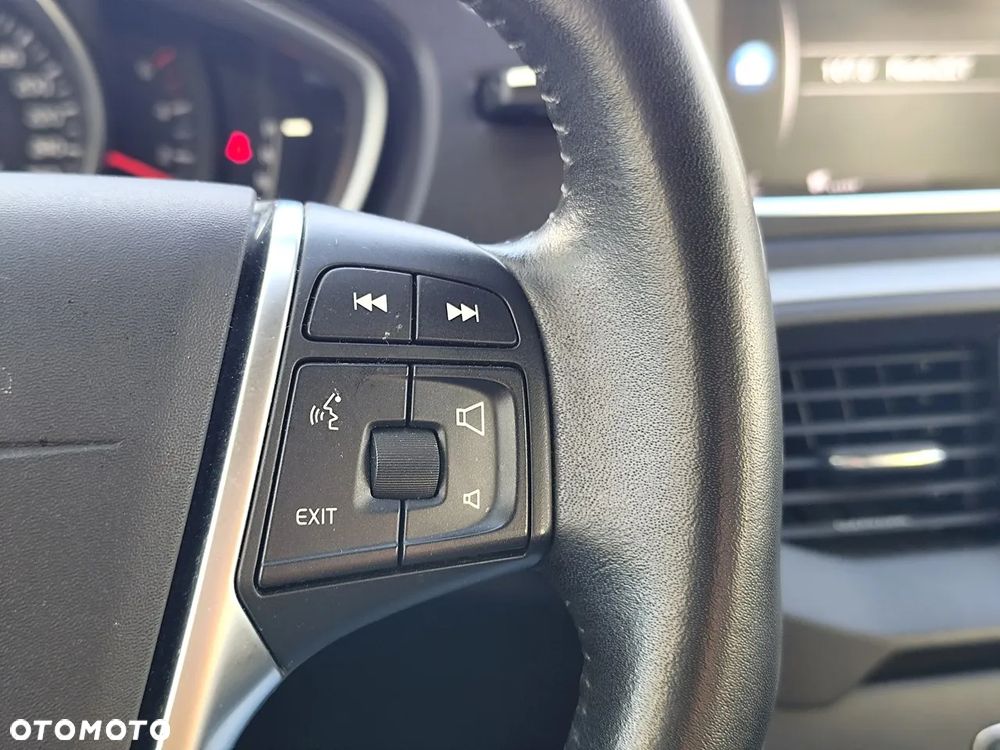 Volvo V40 D3 Drive-E Momentum - 17