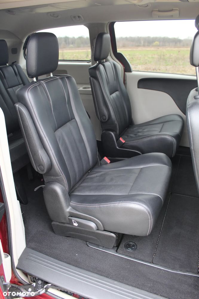 Chrysler Town & Country 3.6 Touring - 38