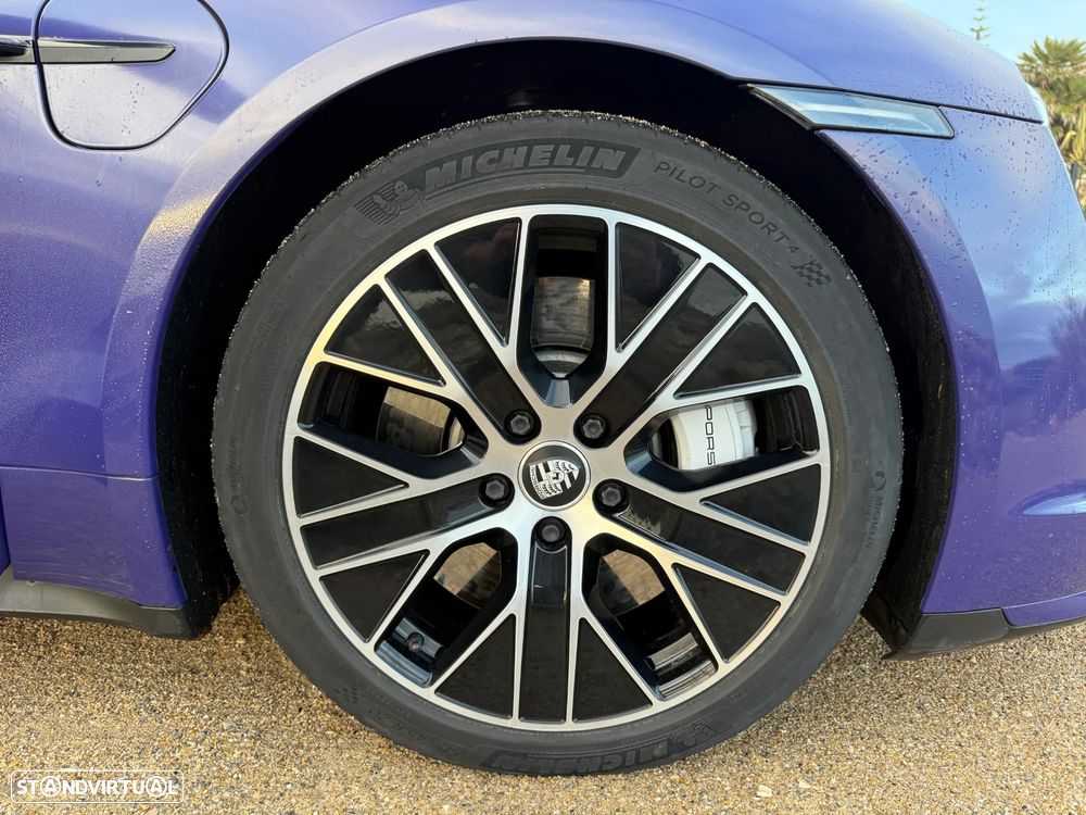 Porsche Taycan Turbo - 16