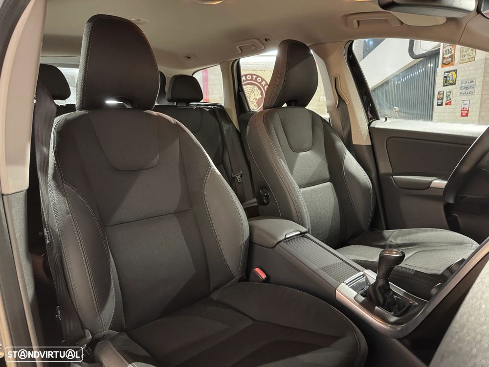 Volvo XC 60 2.0 D4 Momentum - 19