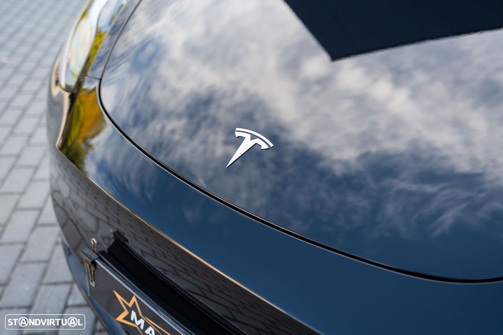 Tesla Model Y Long Range Dual Motor AWD - 26