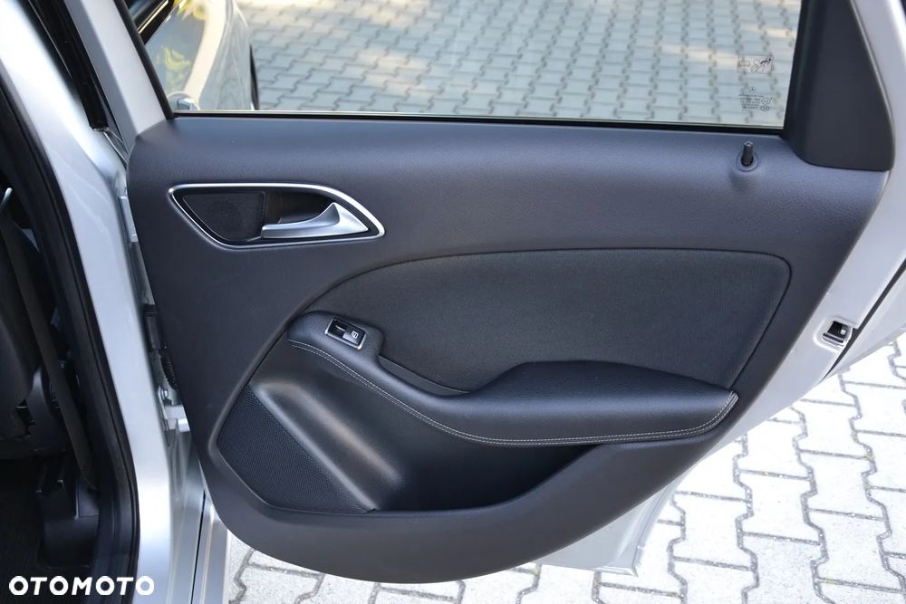 Mercedes-Benz Klasa B 200 7G-DCT UrbanStyle Edition - 26