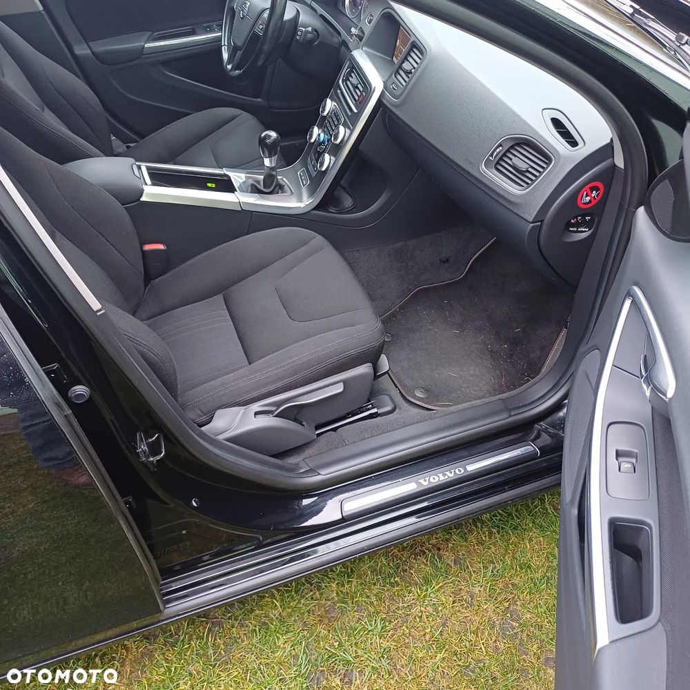 Volvo V60 T3 Kinetic - 11