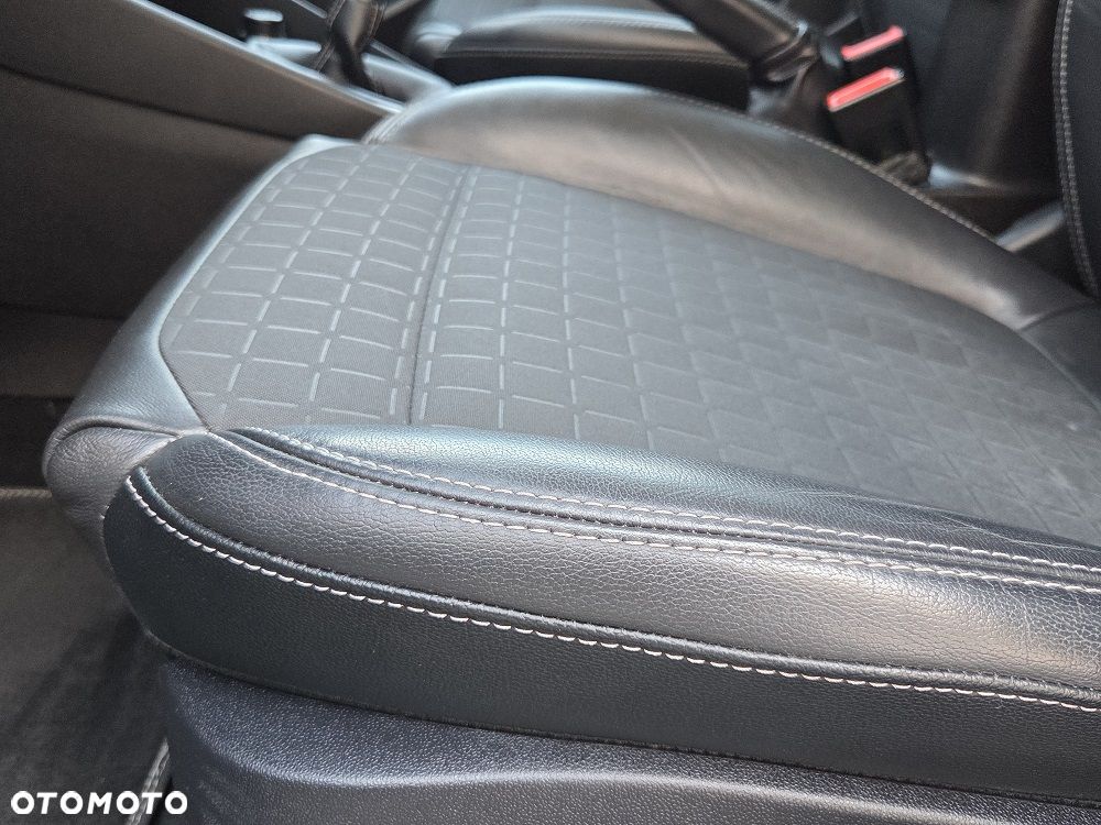 Ford Fiesta 1.0 EcoBoost S&S TITANIUM - 18