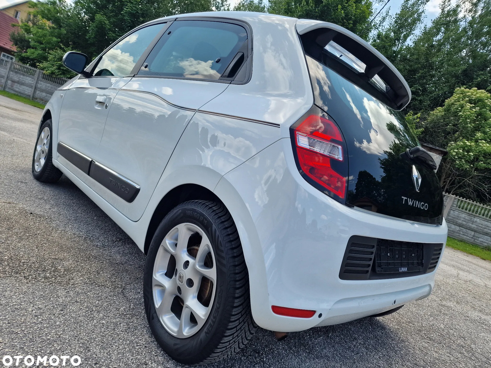 Renault Twingo ENERGY TCe 90 EDC Cosmic - 4