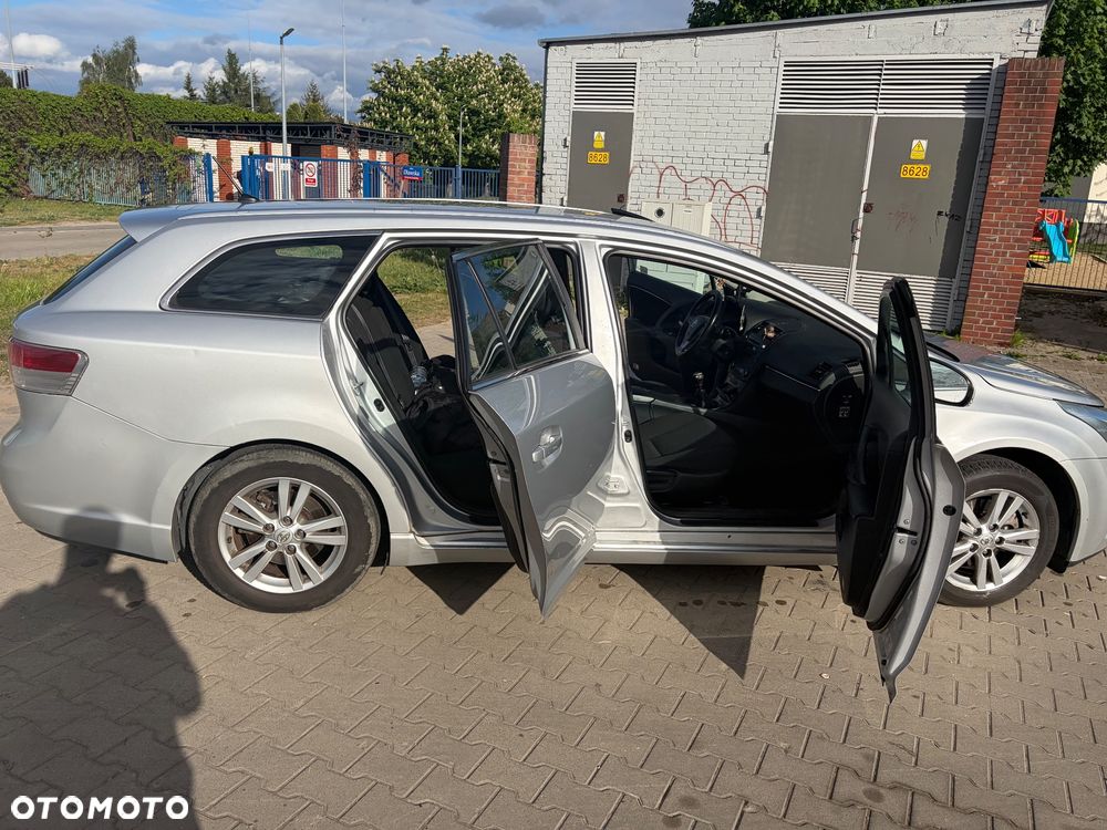 Toyota Avensis 2.0 D-4D Sol - 3