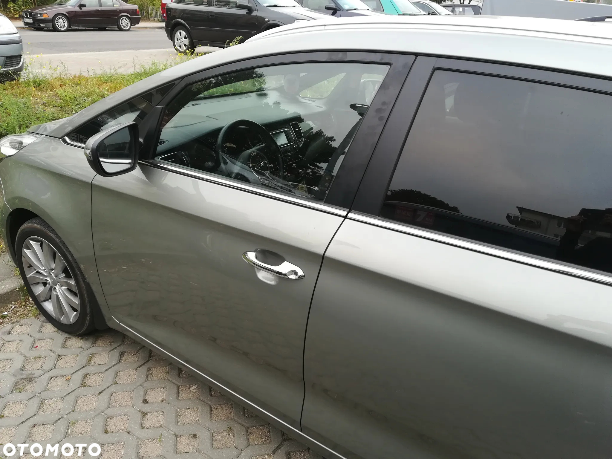 Kia Carens 1.6 GDI L - 2
