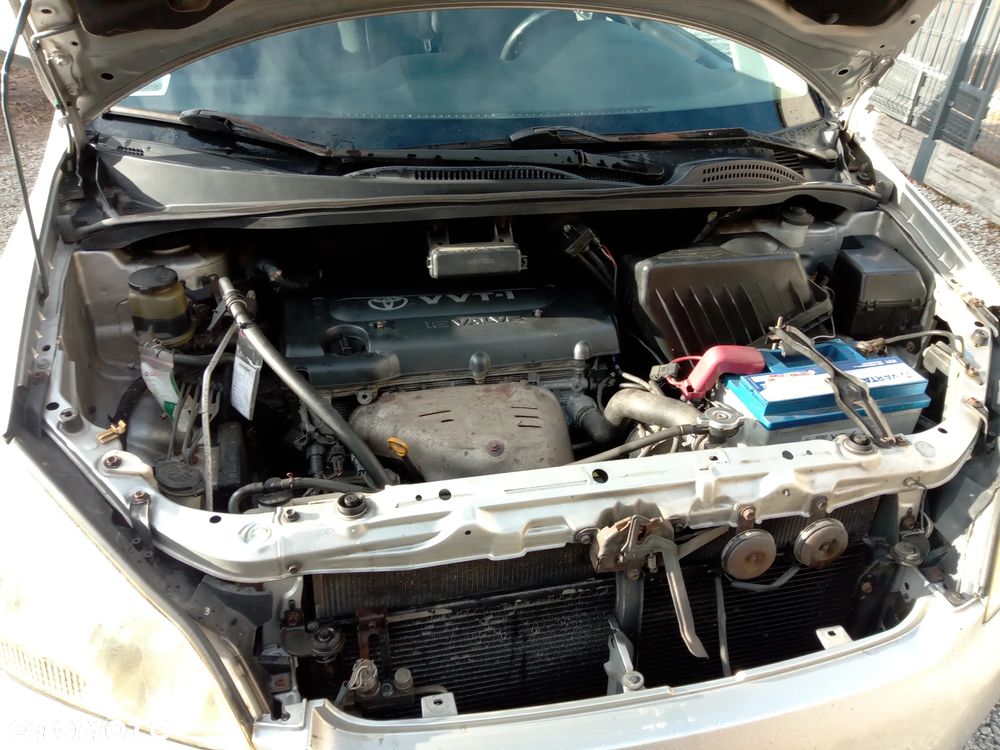 Toyota Avensis Verso - 6