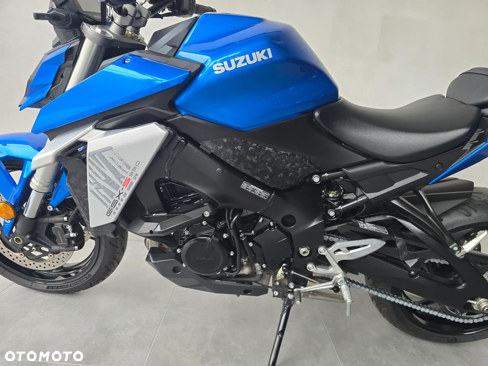 Suzuki GSX - 19