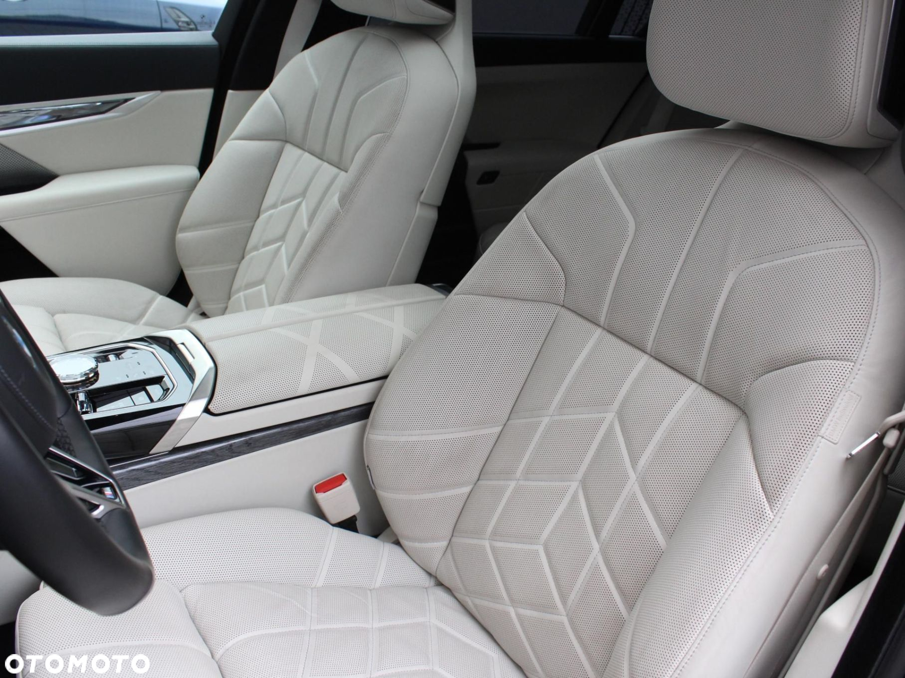 BMW i7 - 8