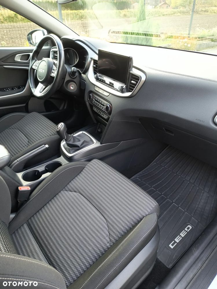 Kia Ceed - 16