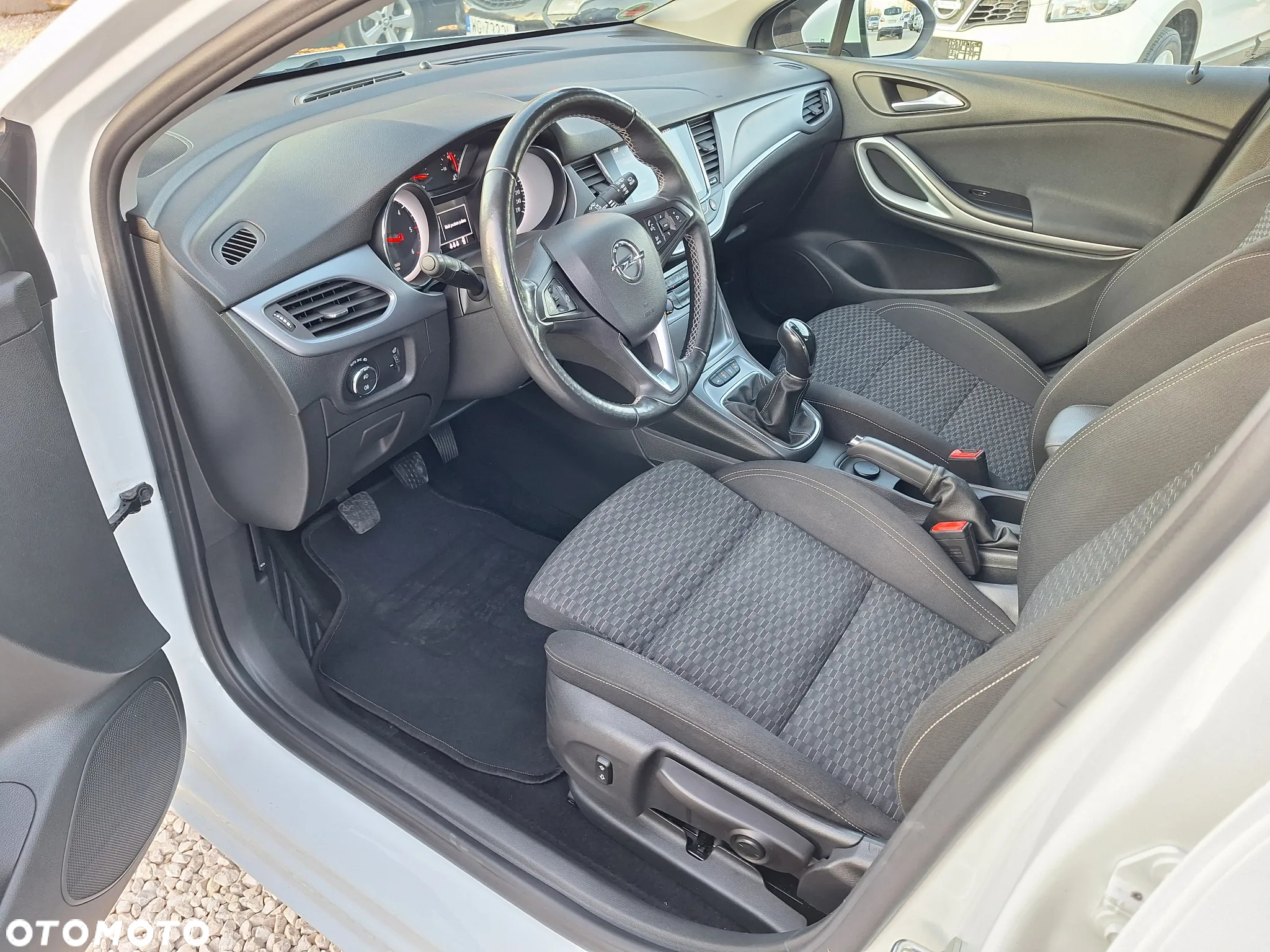 Opel Astra 1.6 CDTI Sports Tourer Active - 15