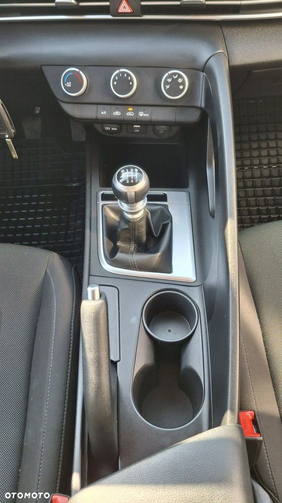 Hyundai Elantra - 12