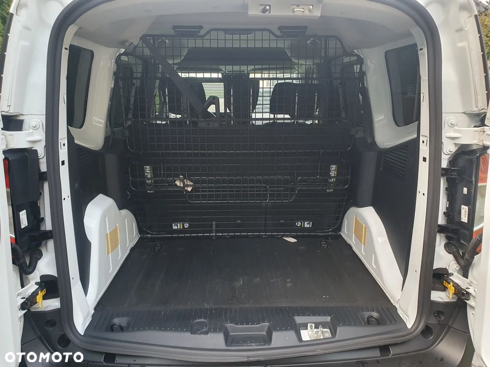 Ford Transit Courier - 11