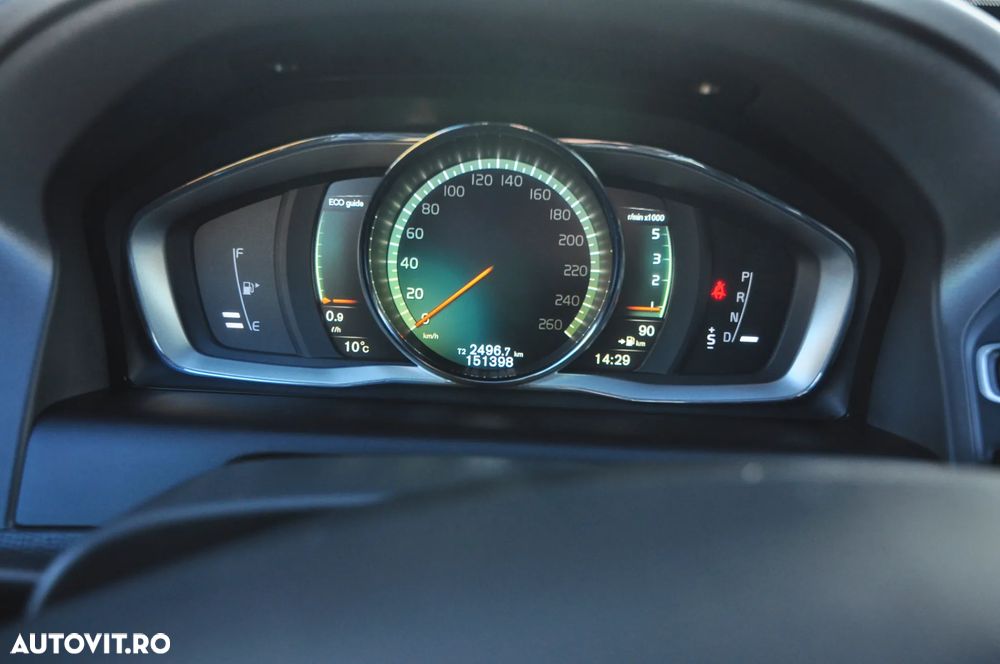 Volvo XC 60 D5 AWD Geartronic Momentum - 24