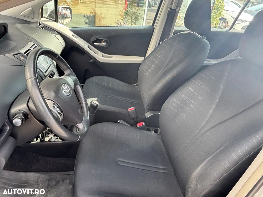 Toyota Yaris 1.3 Sol - 11