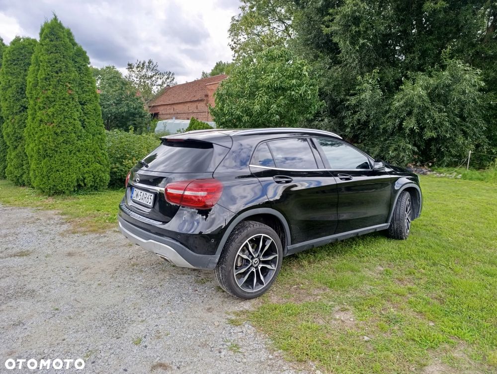 Mercedes-Benz GLA 200 7G-DCT - 14