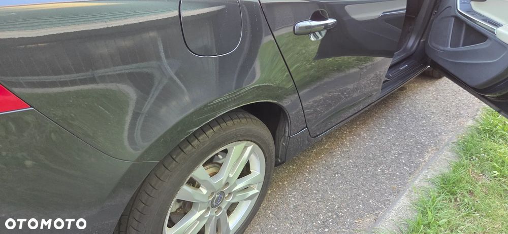 Volvo V60 D4 Summum - 13