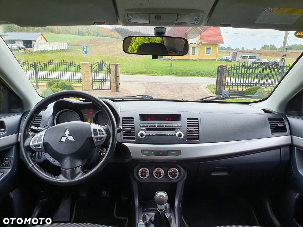 Mitsubishi Lancer 1.8 Invite - 36