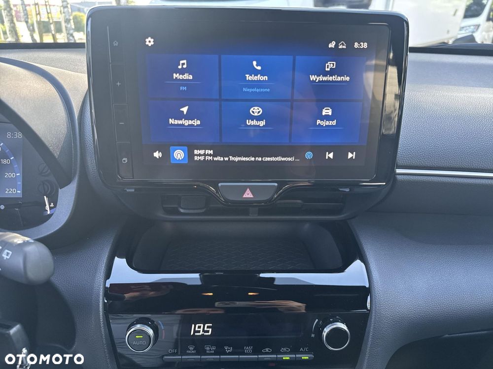 Toyota Yaris Cross Hybrid 1.5 Comfort 4x4 - 18